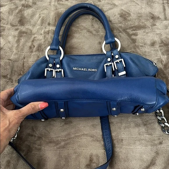 Michael Kors leatherette royal blue Shoulder Bag with metal Accents - Picture 4 of 4